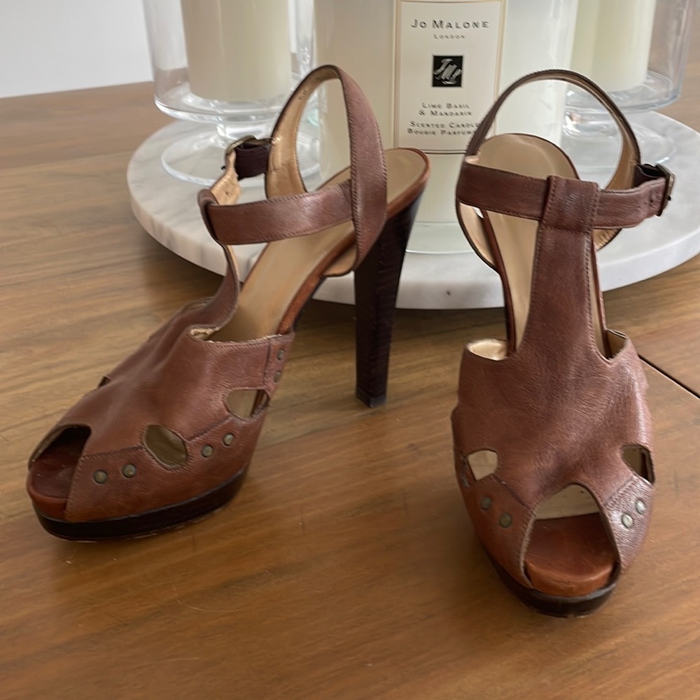 Stuart Weitzman Brown Leather Platform Sandals, size 7.5, great condition!